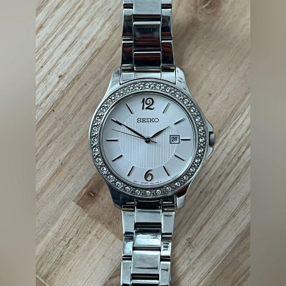 Seiko Ladies Watch Crystals Stainless Bracelet Dial Hands Date Window